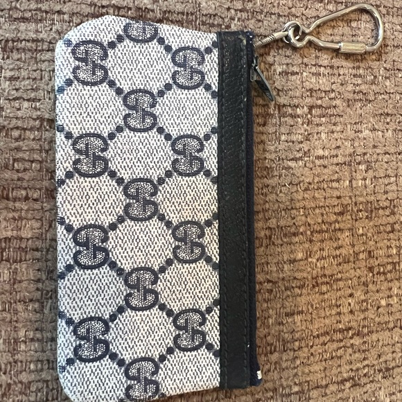 AUTHENTIC GUCCI KEY CHAIN HOLDER BAG - Picture 2 of 3